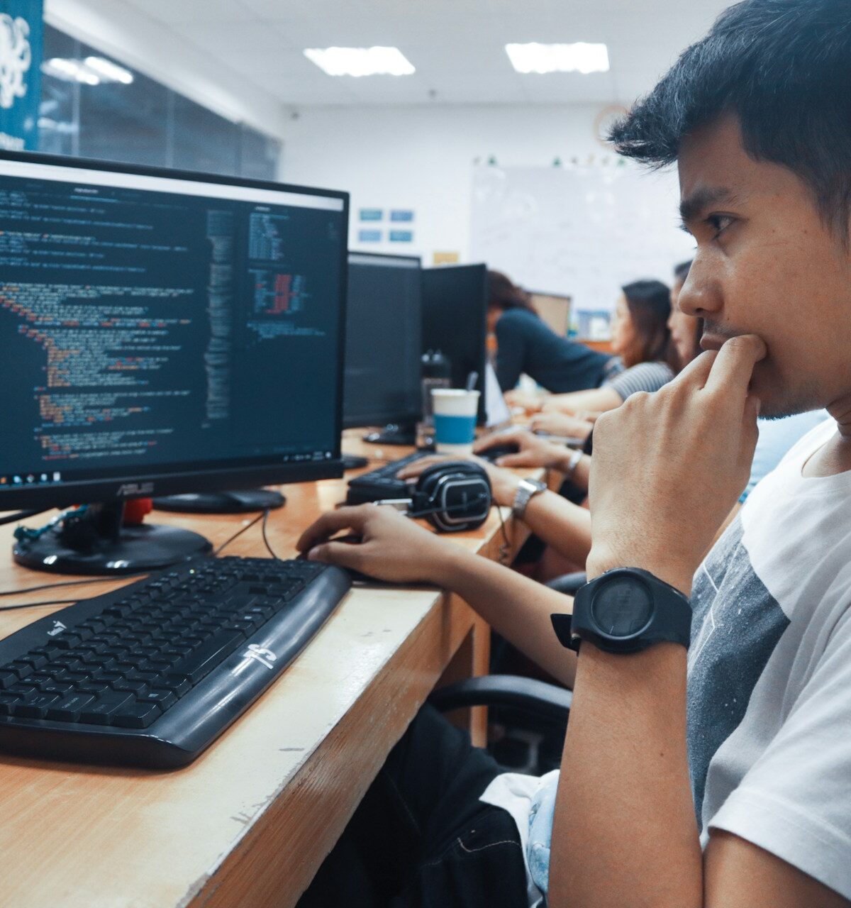 développeur web dans un bureau